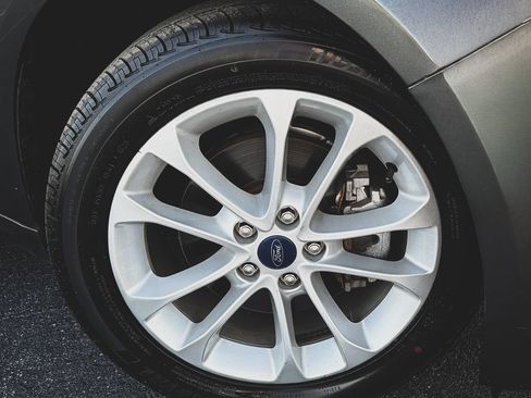Used 2020 Ford Fusion SE FWD image 2