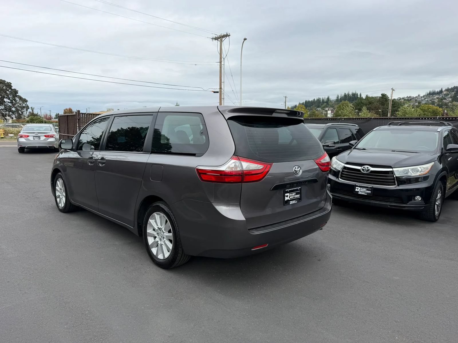 Used 2015 Toyota Sienna L FWD image 6