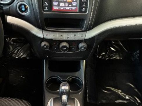 Used 2018 Dodge Journey SE w/ Blacktop Package image 29