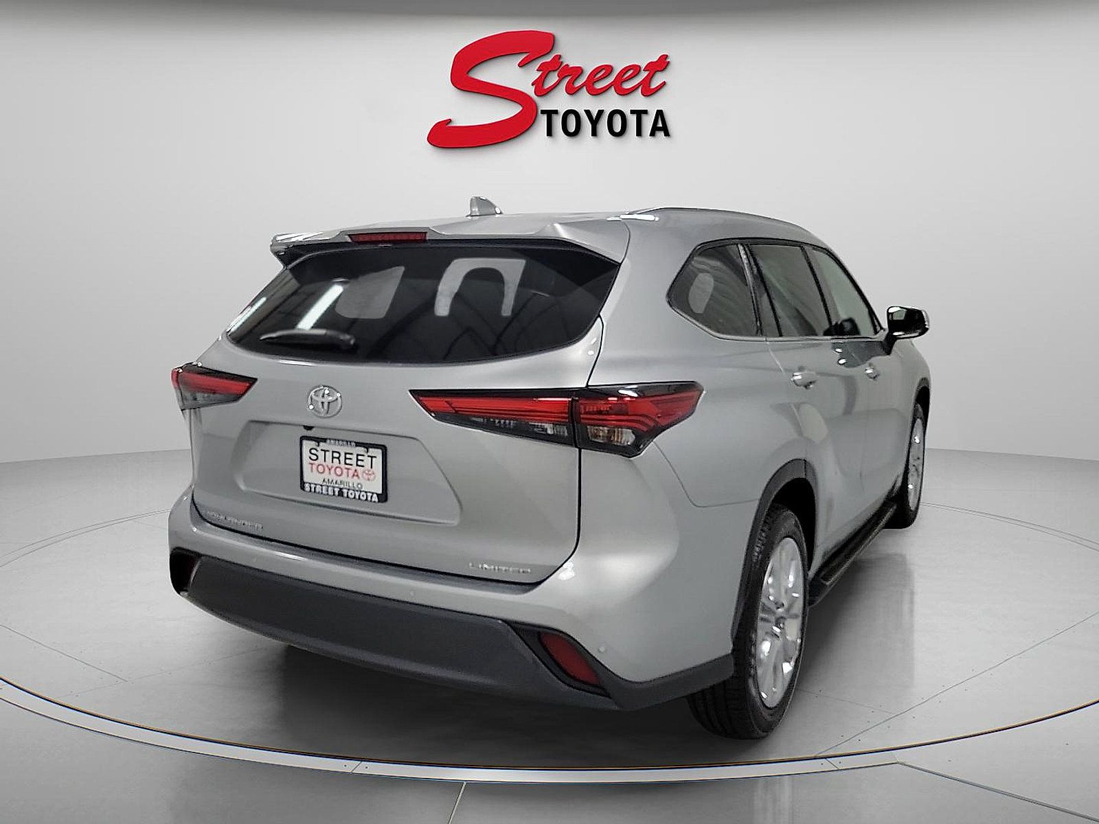 Used 2023 Toyota Highlander Limited FWD image 4