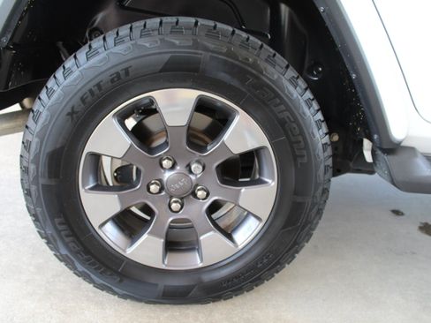 Used 2018 Jeep Wrangler Unlimited Sahara AWD/4WD image 53