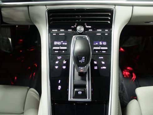 Certified 2022 Porsche Panamera 4S image 34