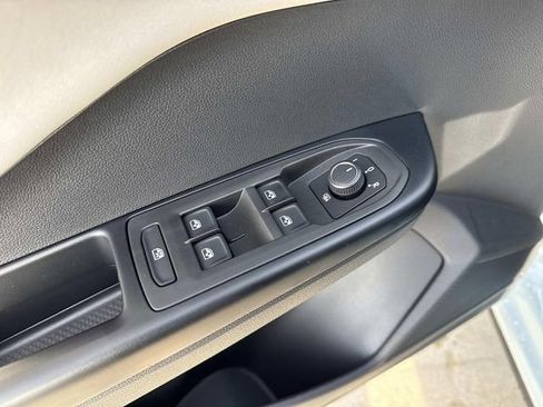 New 2026 Volkswagen Taos SE image 11