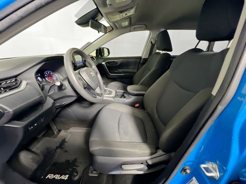 Used 2020 Toyota RAV4 LE image 14