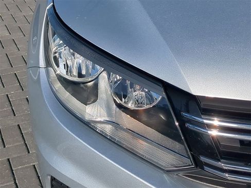 Used 2017 Volkswagen Tiguan Limited w/ Premium Package image 11