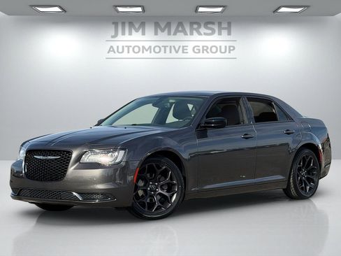 Used 2019 Chrysler 300 Touring w/ Sport Appearance Package image 2