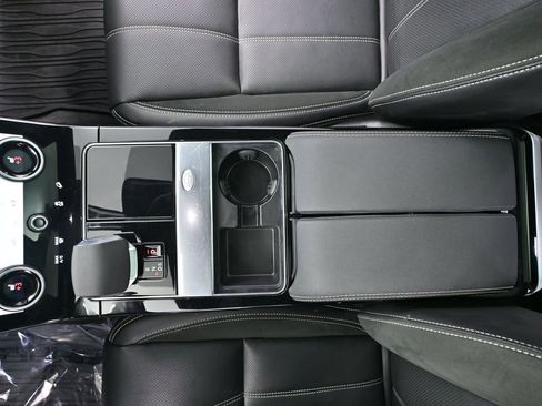 Used 2023 Land Rover Range Rover Velar R-Dynamic S image 35