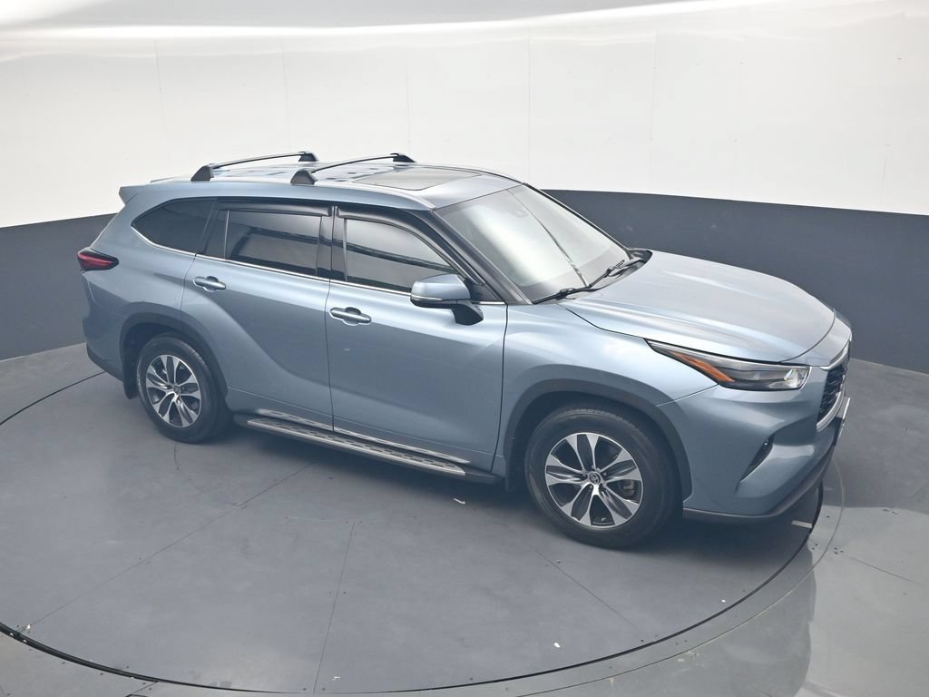 Used 2022 Toyota Highlander XLE FWD image 22