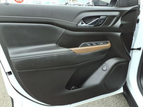 Certified 2023 GMC Acadia SLE w/ Driver Convenience Package image 27