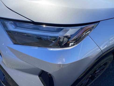Used 2022 Toyota RAV4 SE image 8