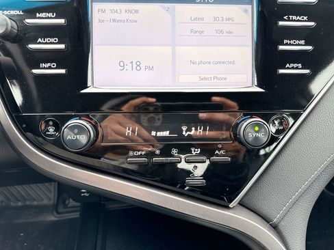 Used 2018 Toyota Camry XSE image 19