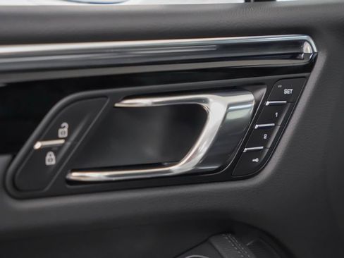 Used 2026 Porsche Macan AWD/4WD image 22