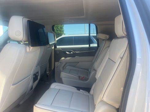 Used 2022 GMC Yukon XL Denali w/ Denali Ultimate Package AWD/4WD image 7