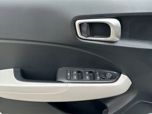 New 2025 Hyundai Venue SEL image 8