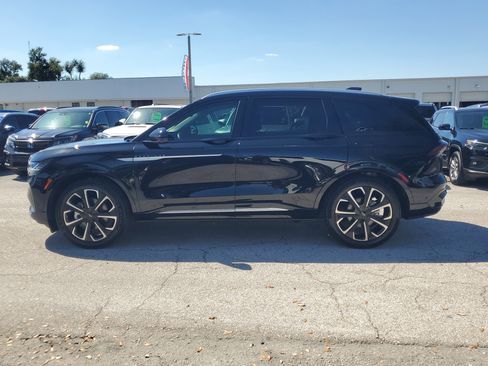 Used 2024 Lincoln Nautilus Reserve image 6