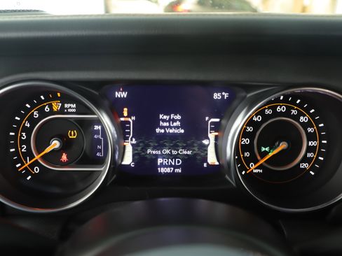 Used 2021 Jeep Wrangler Unlimited Sahara image 16