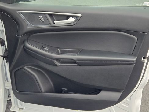 Used 2024 Ford Edge SE image 5