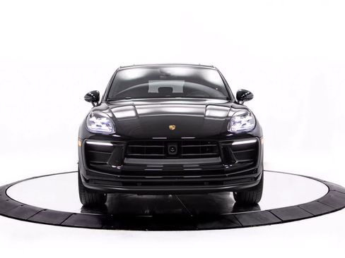 Certified 2026 Porsche Macan AWD/4WD image 10