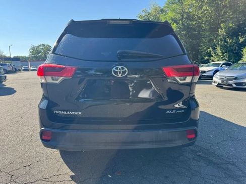 Used 2018 Toyota Highlander XLE AWD/4WD image 4