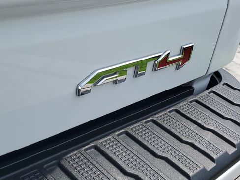 Used 2025 GMC Sierra 1500 AT4 w/ AT4 Premium Package AWD/4WD image 9