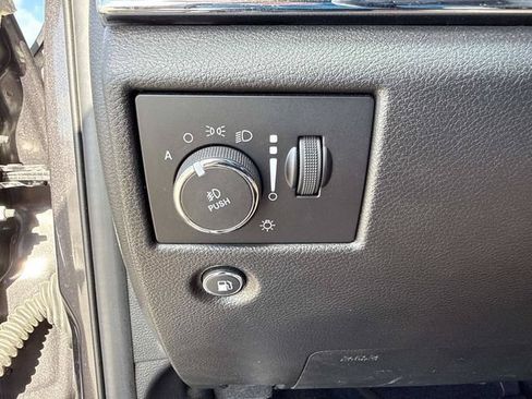 Used 2021 Jeep Grand Cherokee Overland RWD image 32