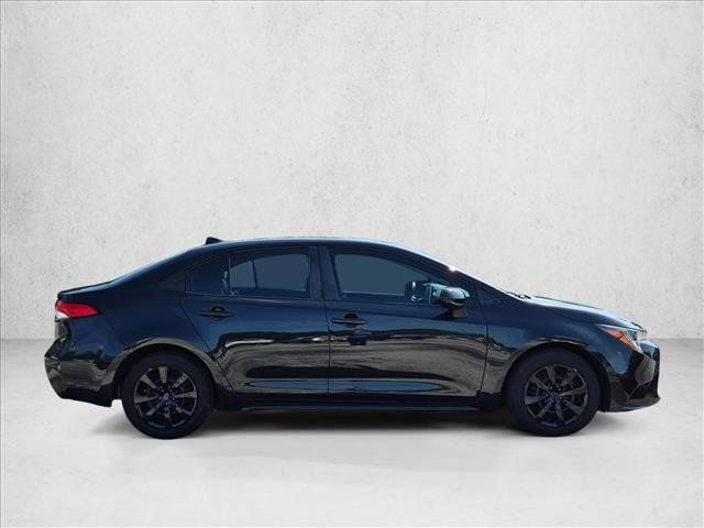 Used 2021 Toyota Corolla LE FWD image 4