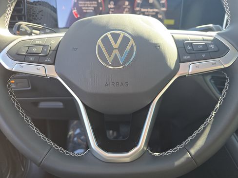 New 2026 Volkswagen Tiguan SE image 21