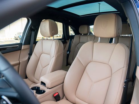New 2026 Porsche Macan image 5