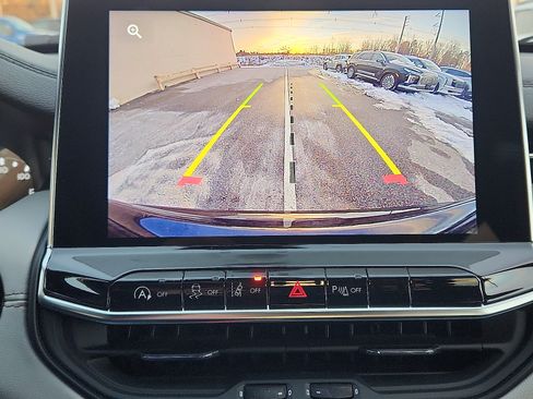 Used 2025 Jeep Compass Limited image 21