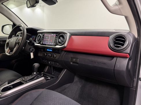 Used 2022 Toyota Tacoma SR5 w/ Technology Package image 21