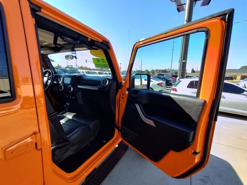 Used 2012 Jeep Wrangler Unlimited Sahara w/ Connectivity Group AWD/4WD image 40