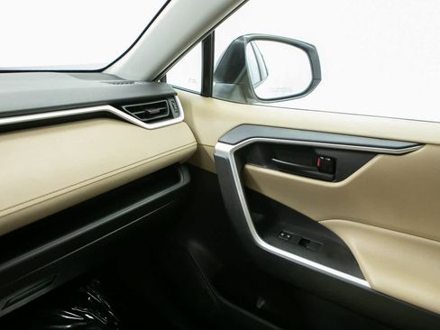 Used 2021 Toyota RAV4 LE w/ Carpet Mat Package (TMS) image 22