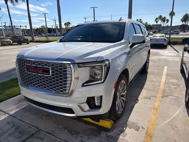 Used 2021 GMC Yukon XL Denali w/ Denali Ultimate Package AWD/4WD image 1