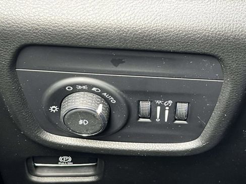 Certified 2023 Jeep Grand Cherokee Limited w/ Luxury Tech Group II image 19