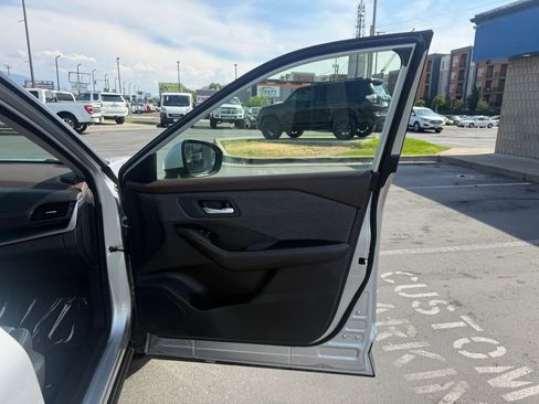 Used 2023 Nissan Rogue SV AWD/4WD image 28