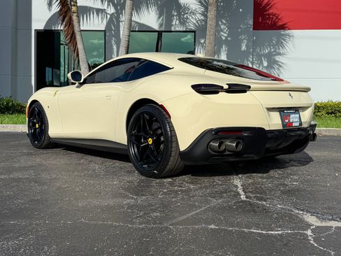 Used 2022 Ferrari Roma RWD image 16