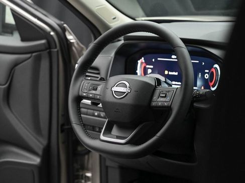 Used 2025 Nissan Rogue Platinum w/ Tech Package image 14