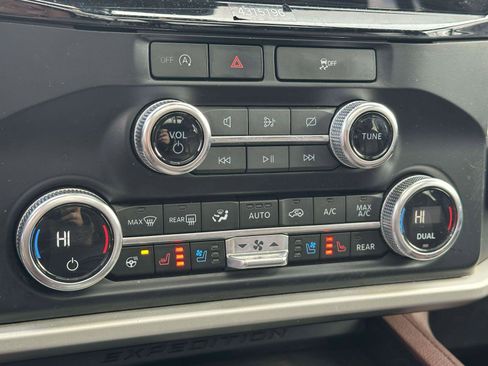 Certified 2024 Ford Expedition Limited image 27
