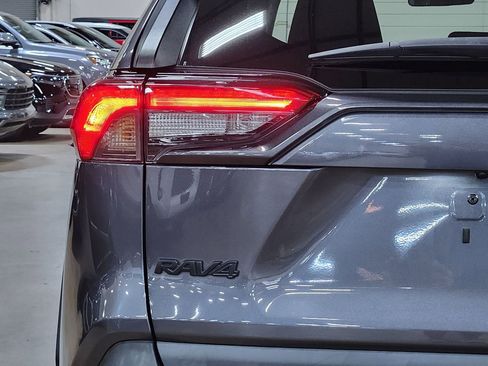 Used 2022 Toyota RAV4 LE image 20