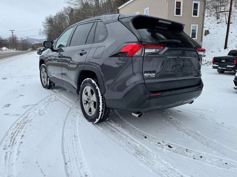 Used 2022 Toyota RAV4 XLE w/ Convenience Package image 7
