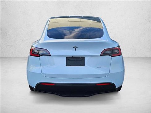 Used 2021 Tesla Model Y Long Range image 7