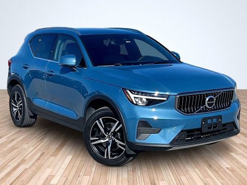 Used 2025 Volvo XC40 B5 Core AWD/4WD image 9
