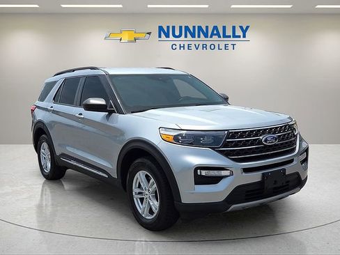 Used 2023 Ford Explorer XLT w/ Equipment Group 202A AWD/4WD image 8