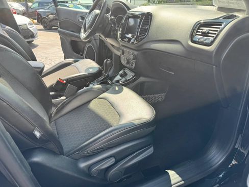 Used 2018 Jeep Compass Latitude w/ Popular Equipment Group AWD/4WD image 12