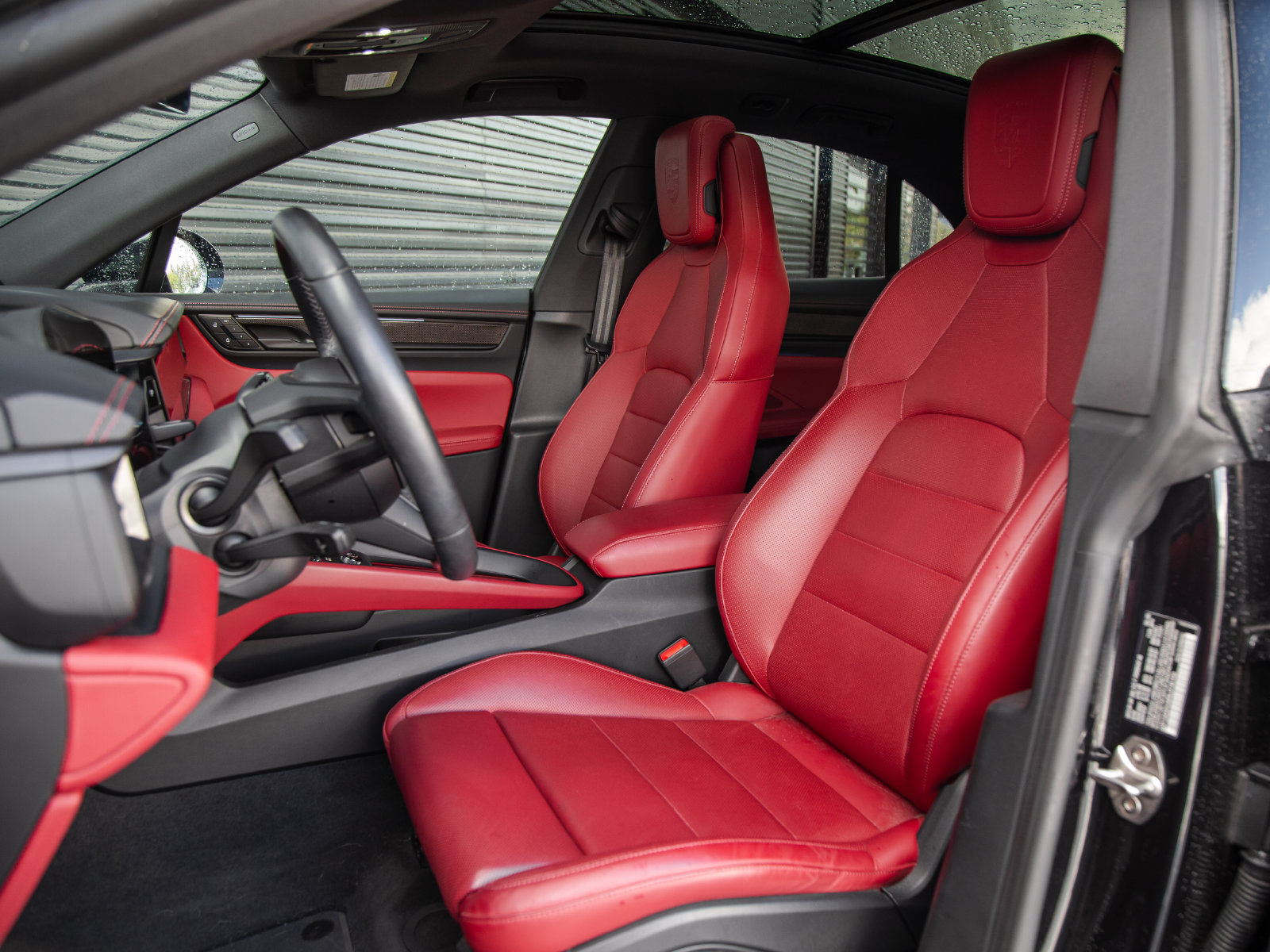 Certified 2025 Porsche Macan Electric RWD image 11