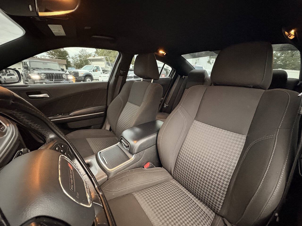 Used 2023 Dodge Charger SXT RWD image 15
