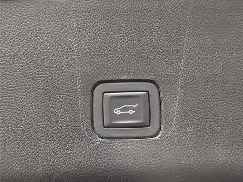 Used 2018 Chevrolet Traverse Premier w/ Redline Edition image 30