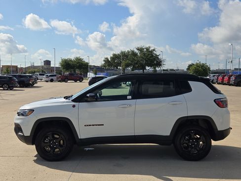 Used 2024 Jeep Compass Trailhawk AWD/4WD image 7