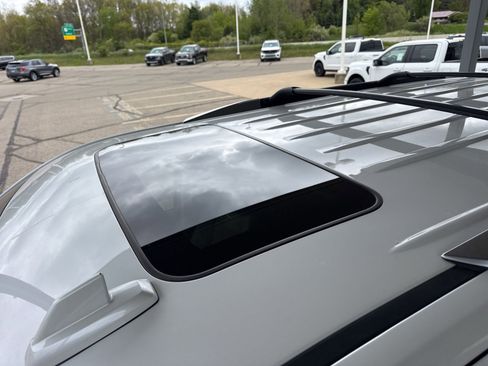 Used 2019 Cadillac Escalade Luxury AWD/4WD image 22