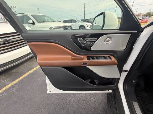 Used 2021 Lincoln Aviator Reserve w/ Equipment Group 208A AWD/4WD image 11